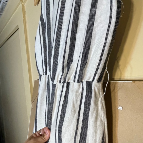 Linen Sleeveless Jumpsuit - Picture 12 of 16